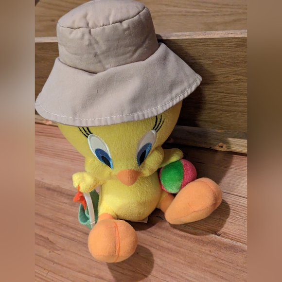 Warner Brothers Tweety Bird Plush Beach Theme Shovel Bucket Hat Beach Ball 10” - Picture 1 of 9